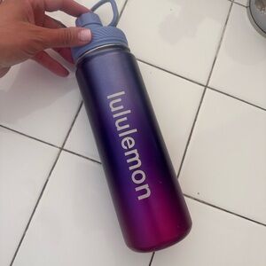 Lululemon water bottle